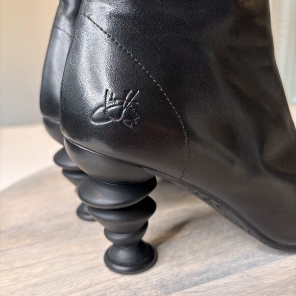 John Fluevog Elizabeth Black Leather Ankle Boots Sculpted Heel Women’s Size 7.5 - Picture 6 of 12